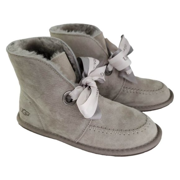 UGG Shoes - UGG Women's Suede Sherpa Moccasin Slipper Boot Size 5, Gita Bow, Gray- Like New